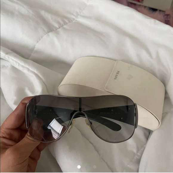 authentic Prada sunglasses - Picture 3 of 3